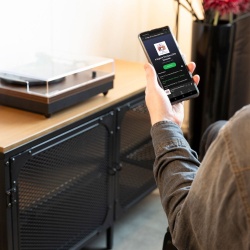 Gramofon z głośnikami Fenton RP112 Bluetooth jasne lub ciemne drewno winyl
