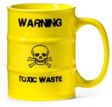 Kubek z uchem TOXIC WASTE beczka toksyczne odpady żółty czacha