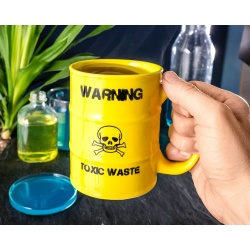 Kubek z uchem TOXIC WASTE beczka toksyczne odpady żółty czacha