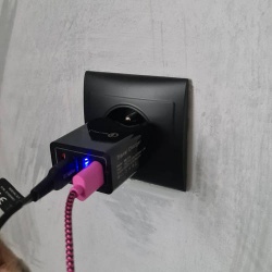 Szybka ładowarka sieciowa 4x USB 3.0 Quick Charge do smartfona