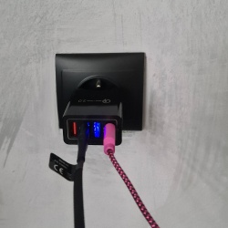 Szybka ładowarka sieciowa 4x USB 3.0 Quick Charge do smartfona