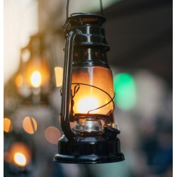 Lampa naftowa sztormowa 24cm z regulacją płomienia czarna biała