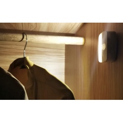 Lampka LED z czujnikiem ruchu na baterie oświetlenie schodów półek przejścia