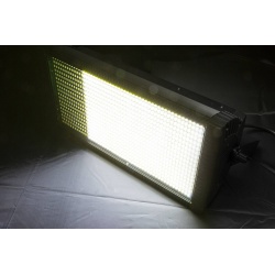 Stroboskop dyskotekowy LED BS1000 CW Zimna biel Beamz