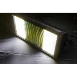 Stroboskop dyskotekowy LED BS1000 CW Zimna biel Beamz