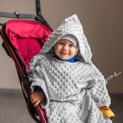 Kocyk z rękawami i kapturem Baby Wrapi bardzo ciepły do zabawy w domu jak i na wyjazd